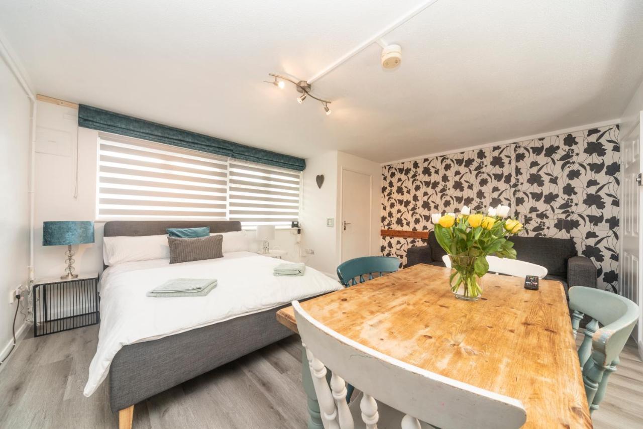 10 Boutique Studio Apartment Near Tube - Quiet Location Little Missenden Eksteriør billede